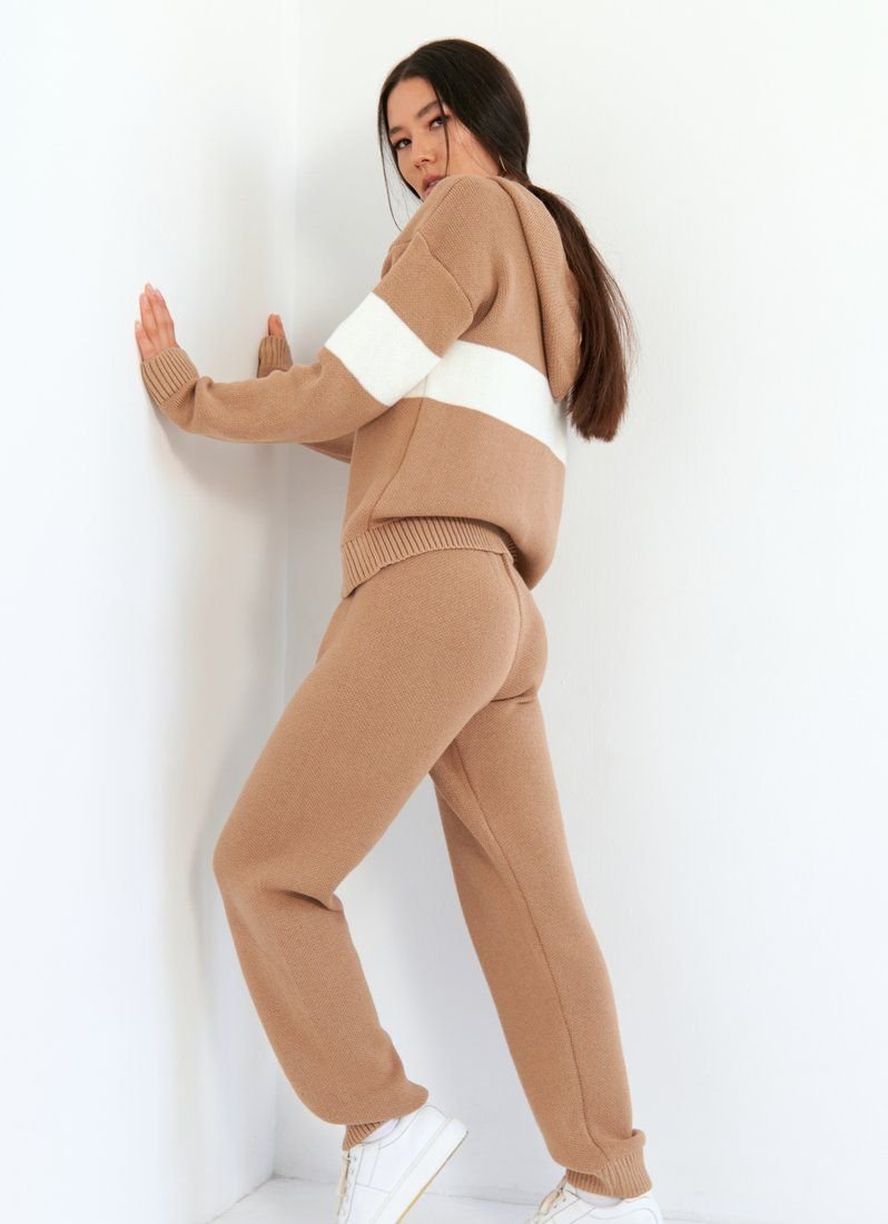 Beige knitted suit with stripe