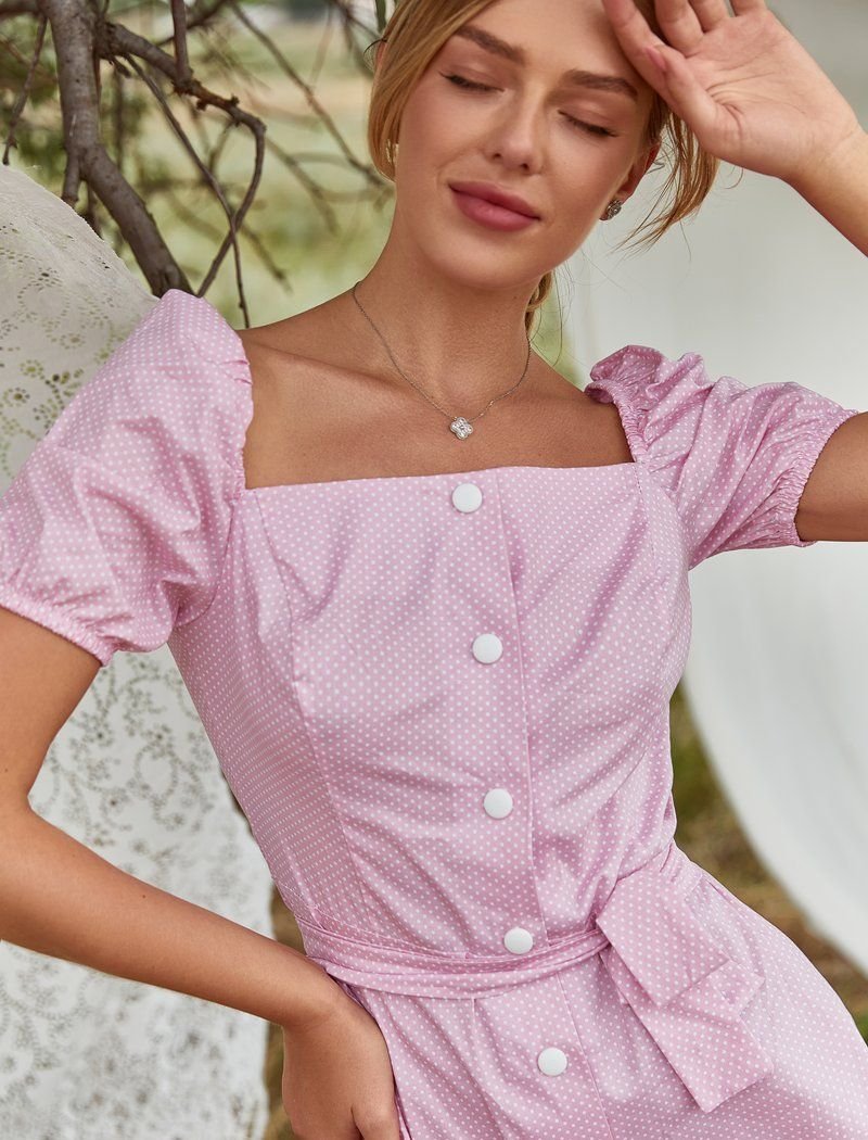 Romantic dress in a soft #FFC0CB