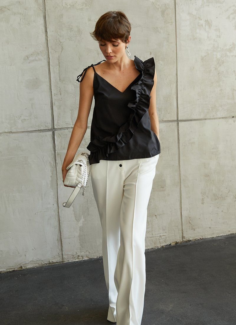 Black blouse with flounces