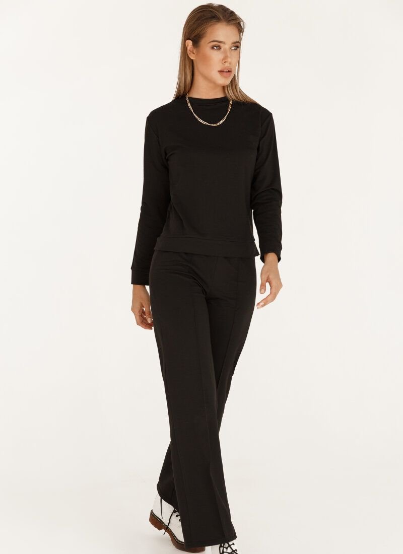 Comfortable suit with decorative arrows