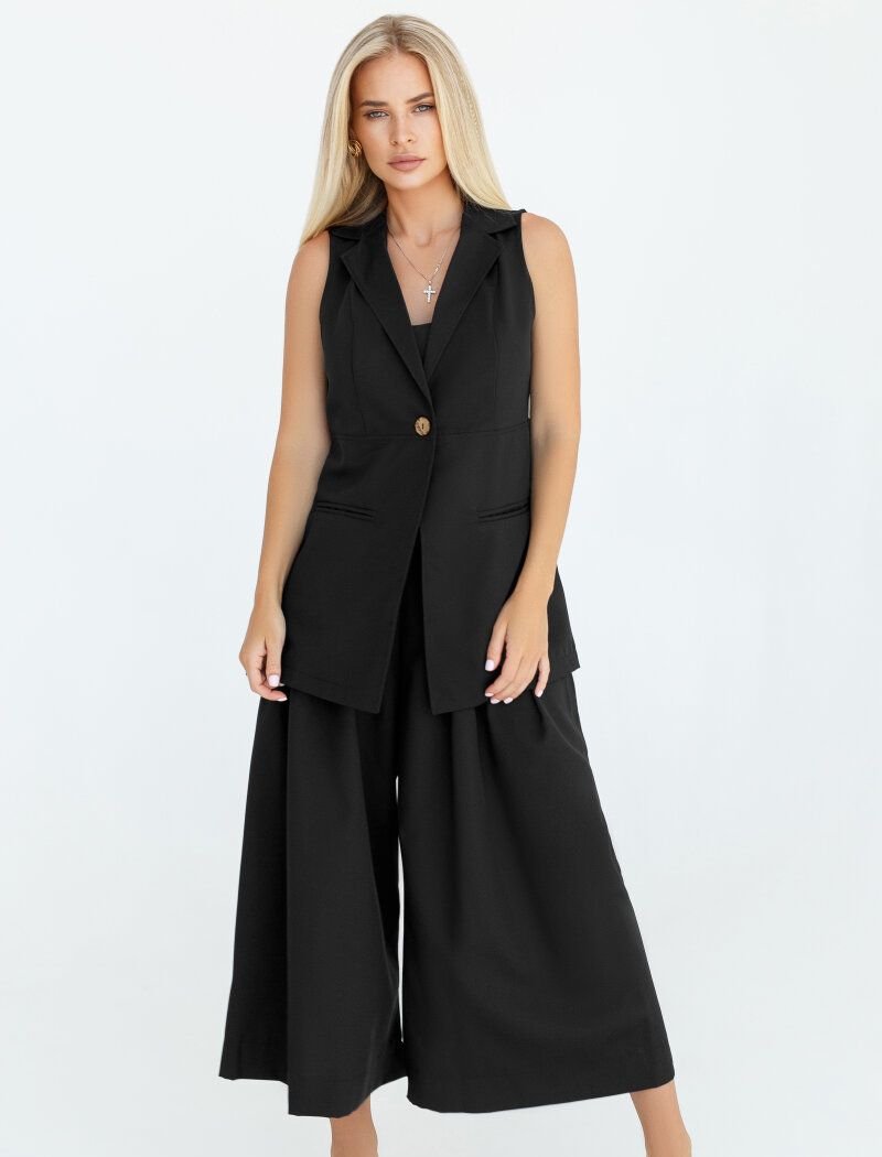 Laconic culottes in black