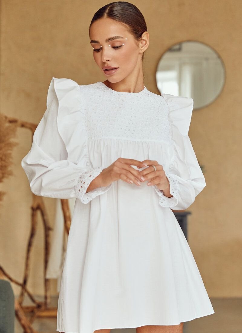 Airy dress with flounces