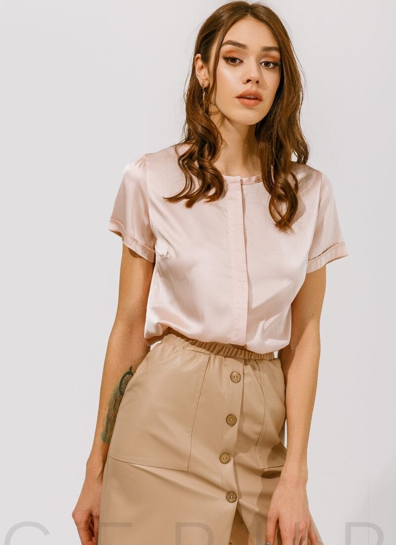 Blouse made of flowing fabric