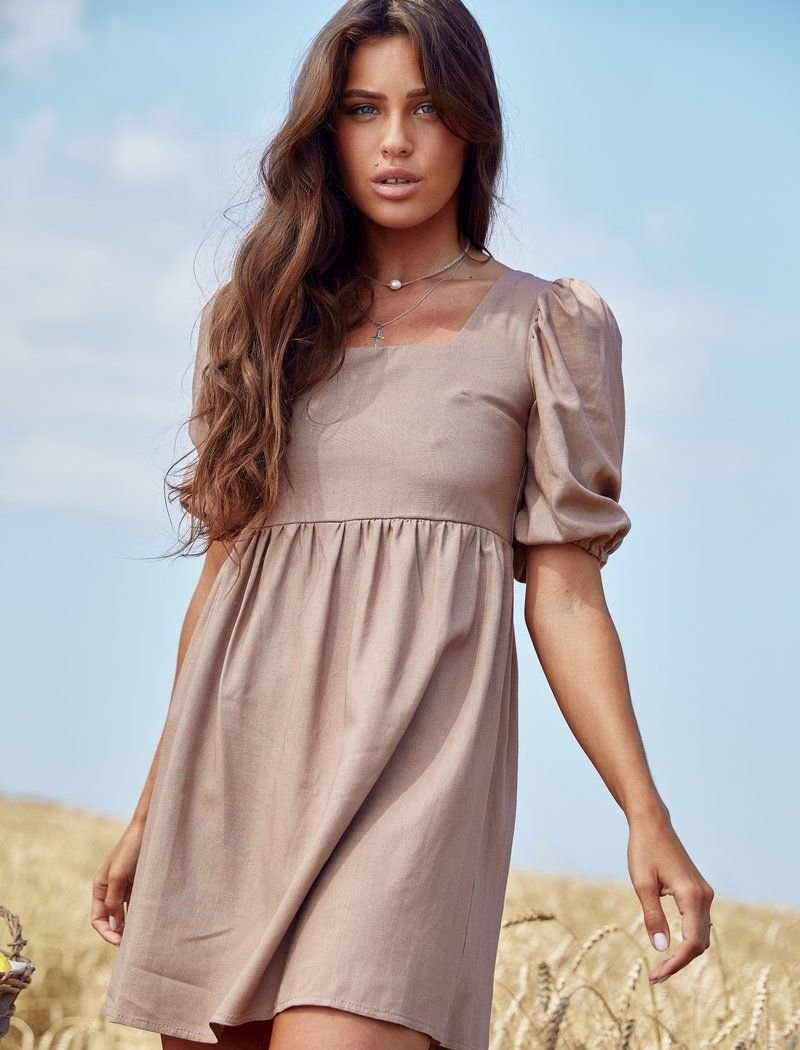 Linen dress with an open back