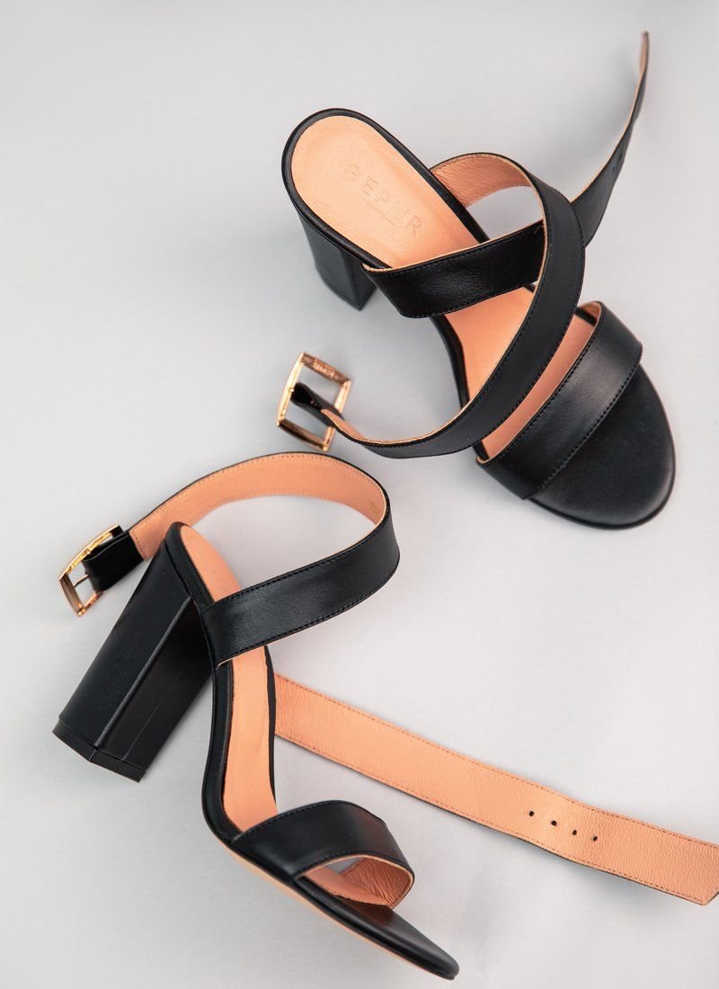 Leather sandals with heels