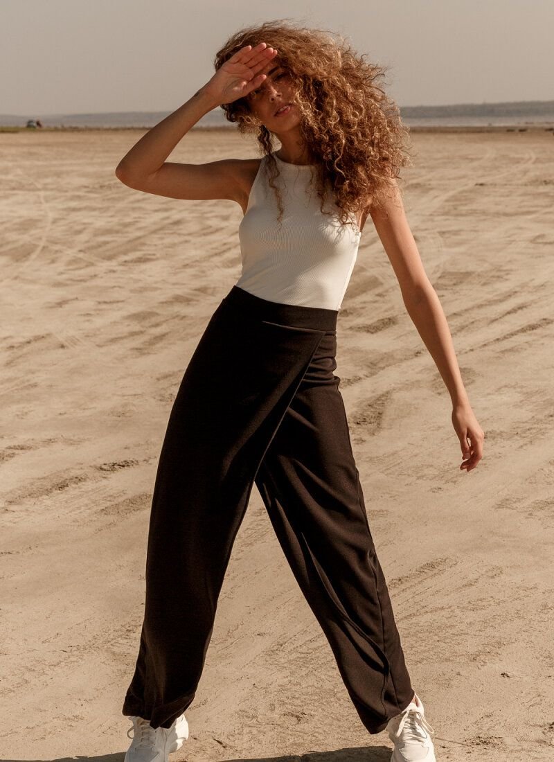 Wide trousers for the smell