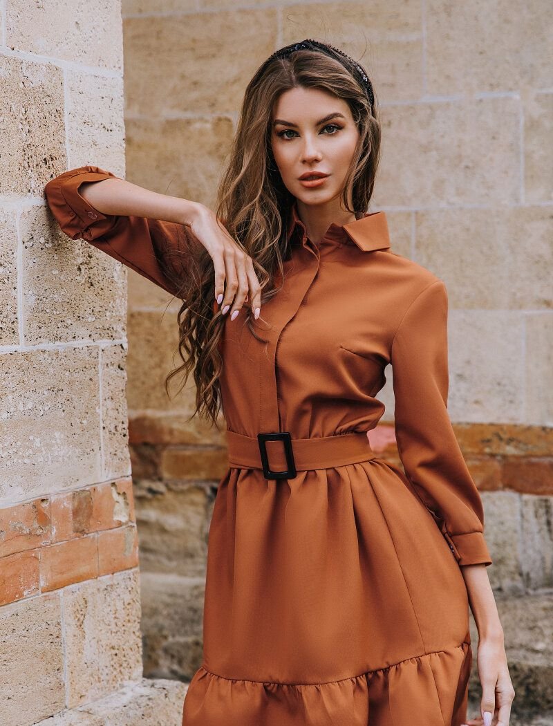 Dress with an elegant flounce