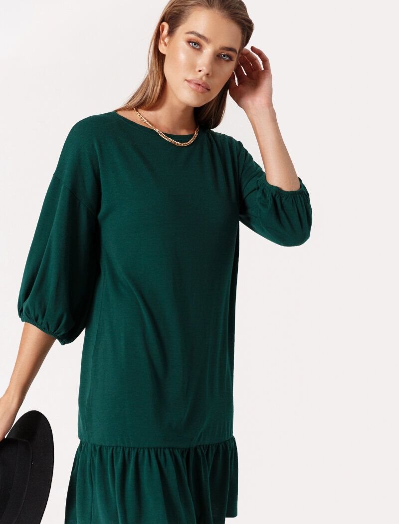 Loose dress in an emerald shade