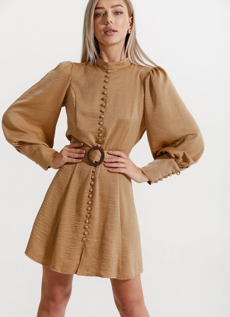 Fitted dress with belt