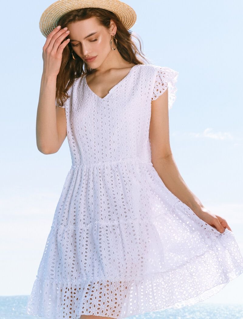 Sophisticated light dress with embroidery