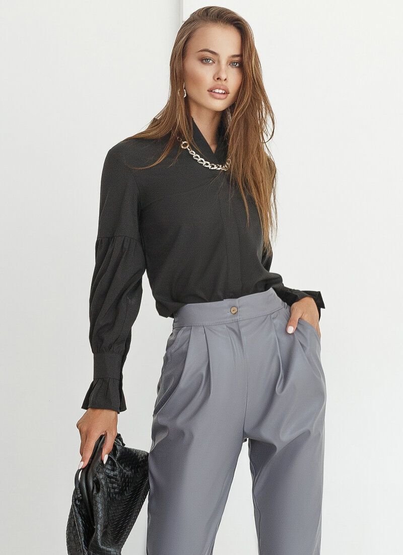 Loose blouse with lantern sleeves