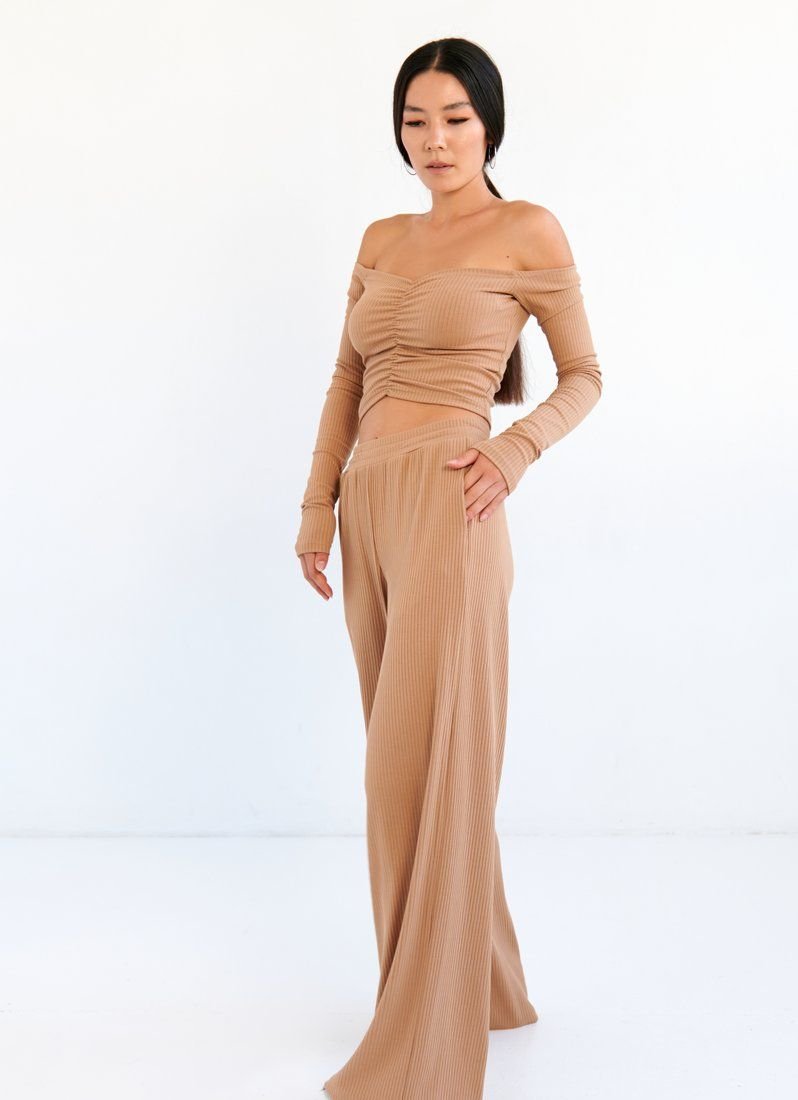 Beige knitwear suit with wide trousers