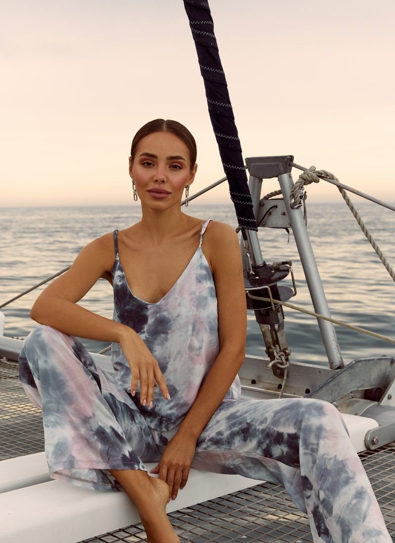 A set with a trendy print