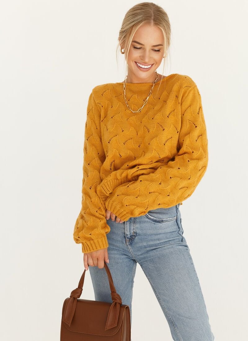 Textured jumper with a boat collar